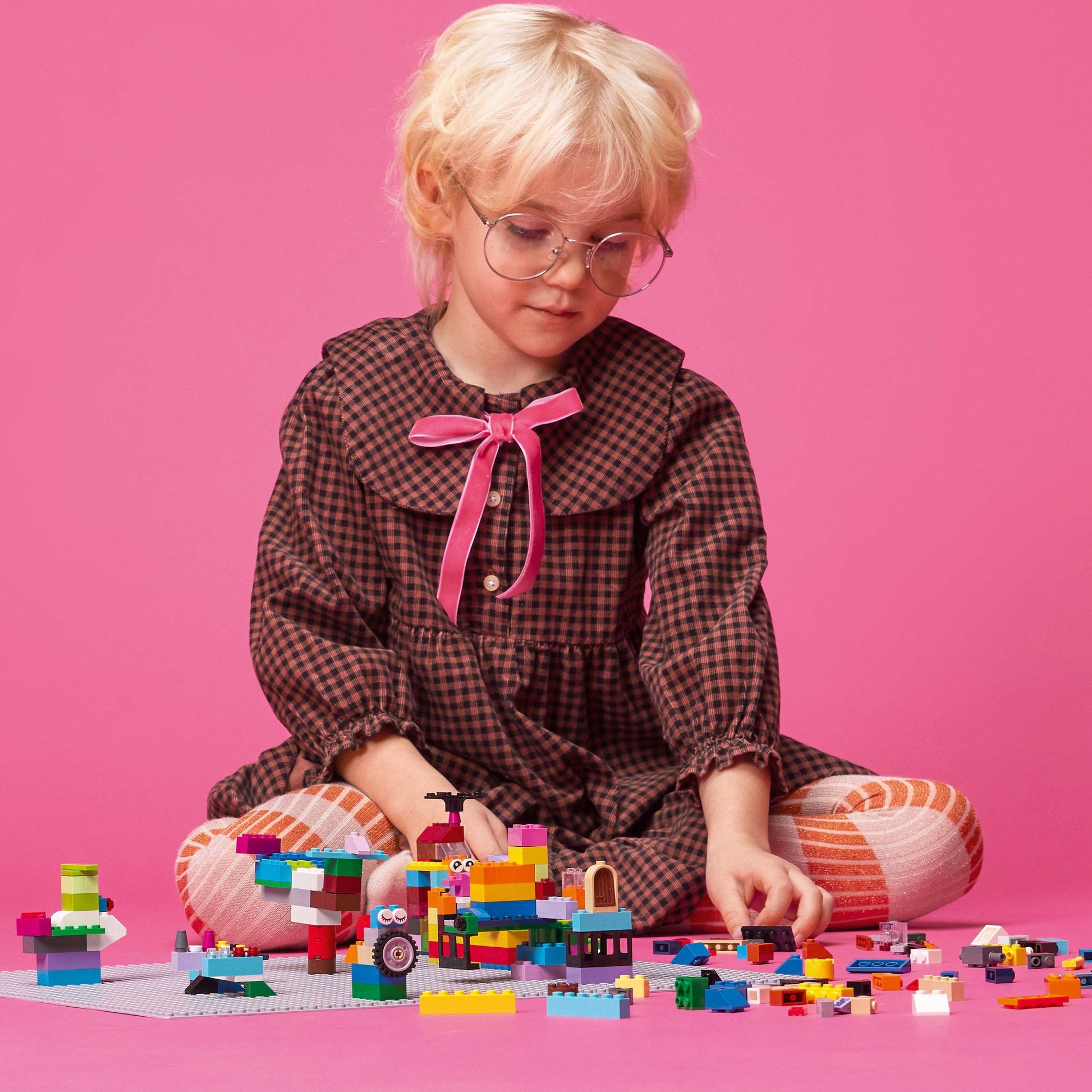 مجموعة لوح الأساس الرمادي 11024 من LEGO® Classic للأطفال (قطعة واحدة)