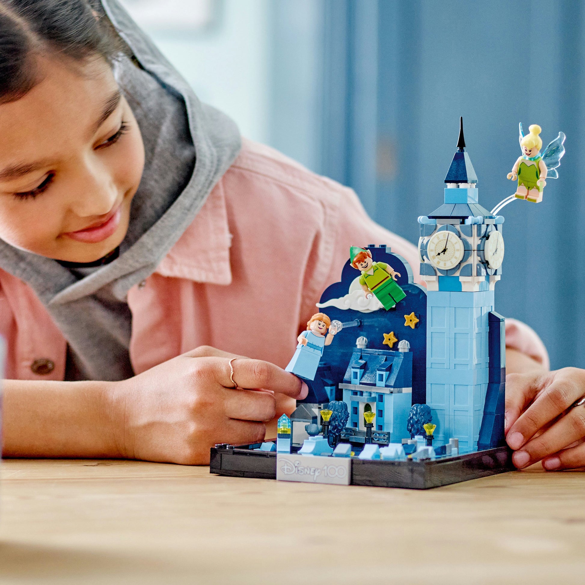 رحلة بيتر بان وويندي فوق لندن 43232 من LEGO® ǀ Disney (466 قطعة)