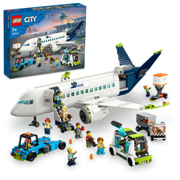 مجموعة لعبة بناء طائرة المسافرين 60367 من LEGO® City (930 قطعة)
