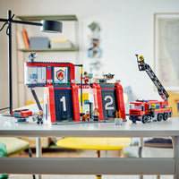 مجموعة لعب مركز الإطفاء مع شاحنة الإطفاء  60414 من LEGO® City