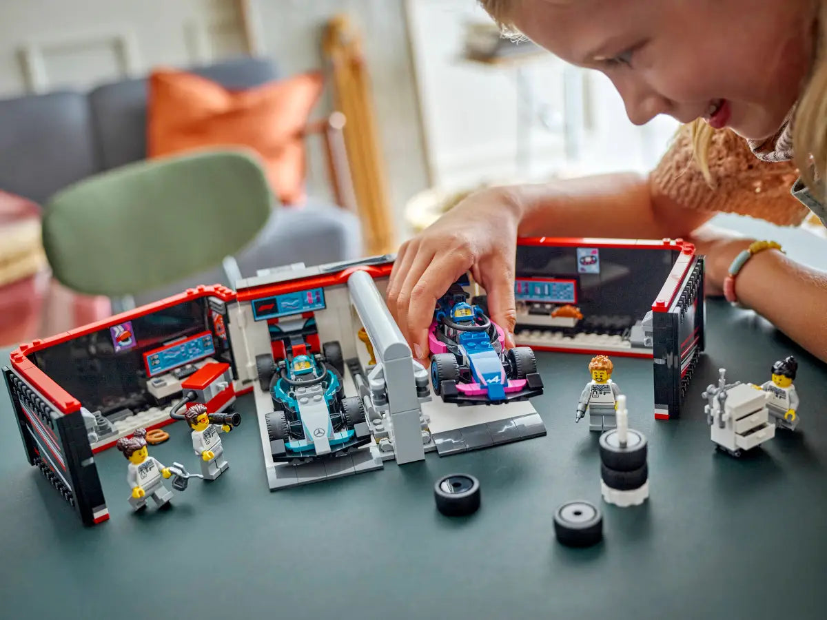LEGO 60444 F1® Garage & Mercedes-AMG