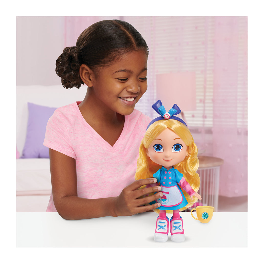 أليس في بلاد العجائب الدمية أليس