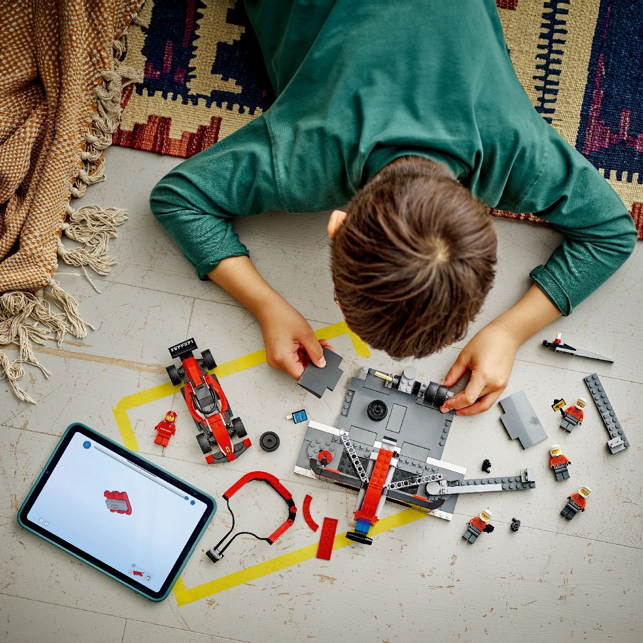 LEGO® F1® Pit Stop & Pit Crew with Ferrari Car