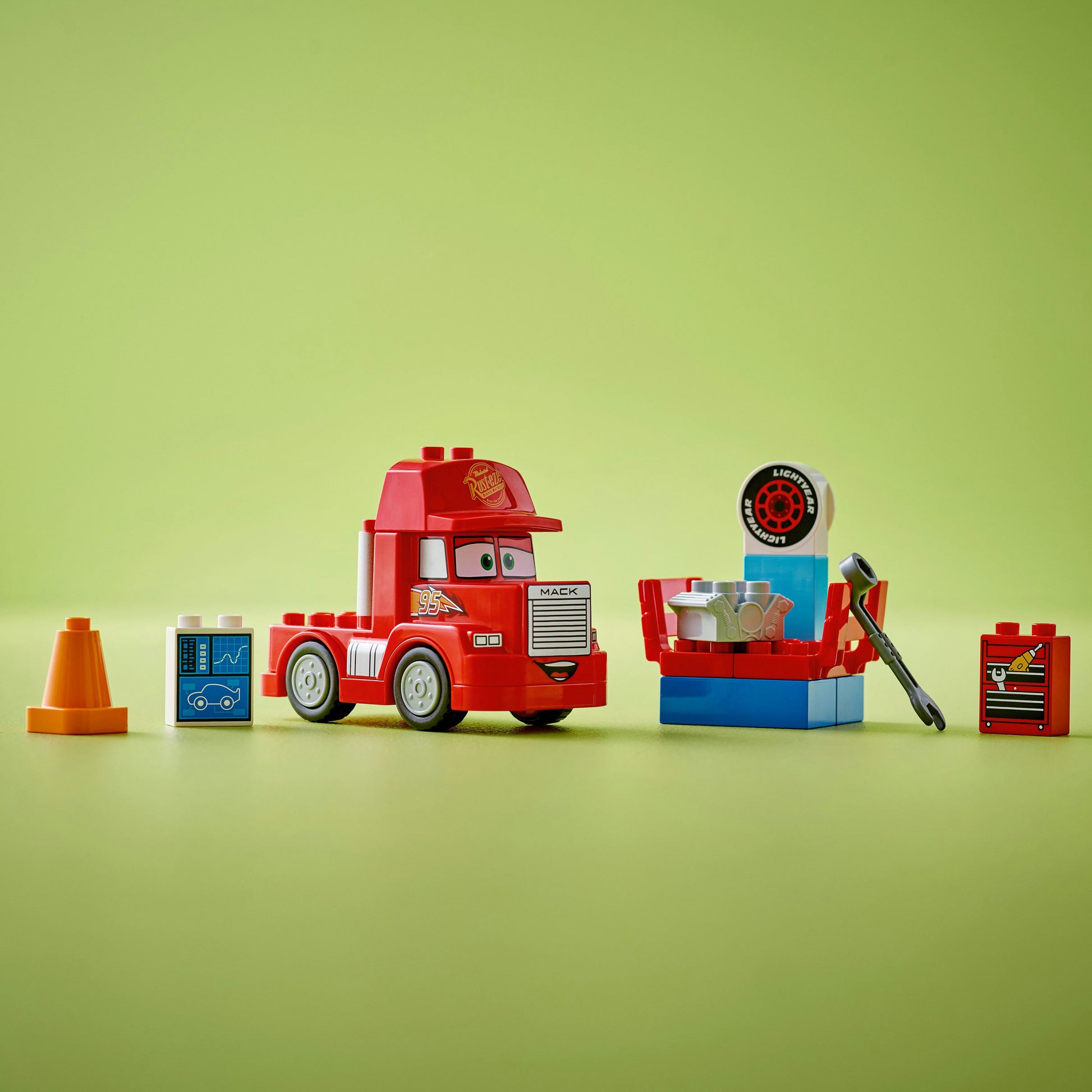 LEGO® DUPLO® | Disney and Pixar’s Cars Mack at the Race