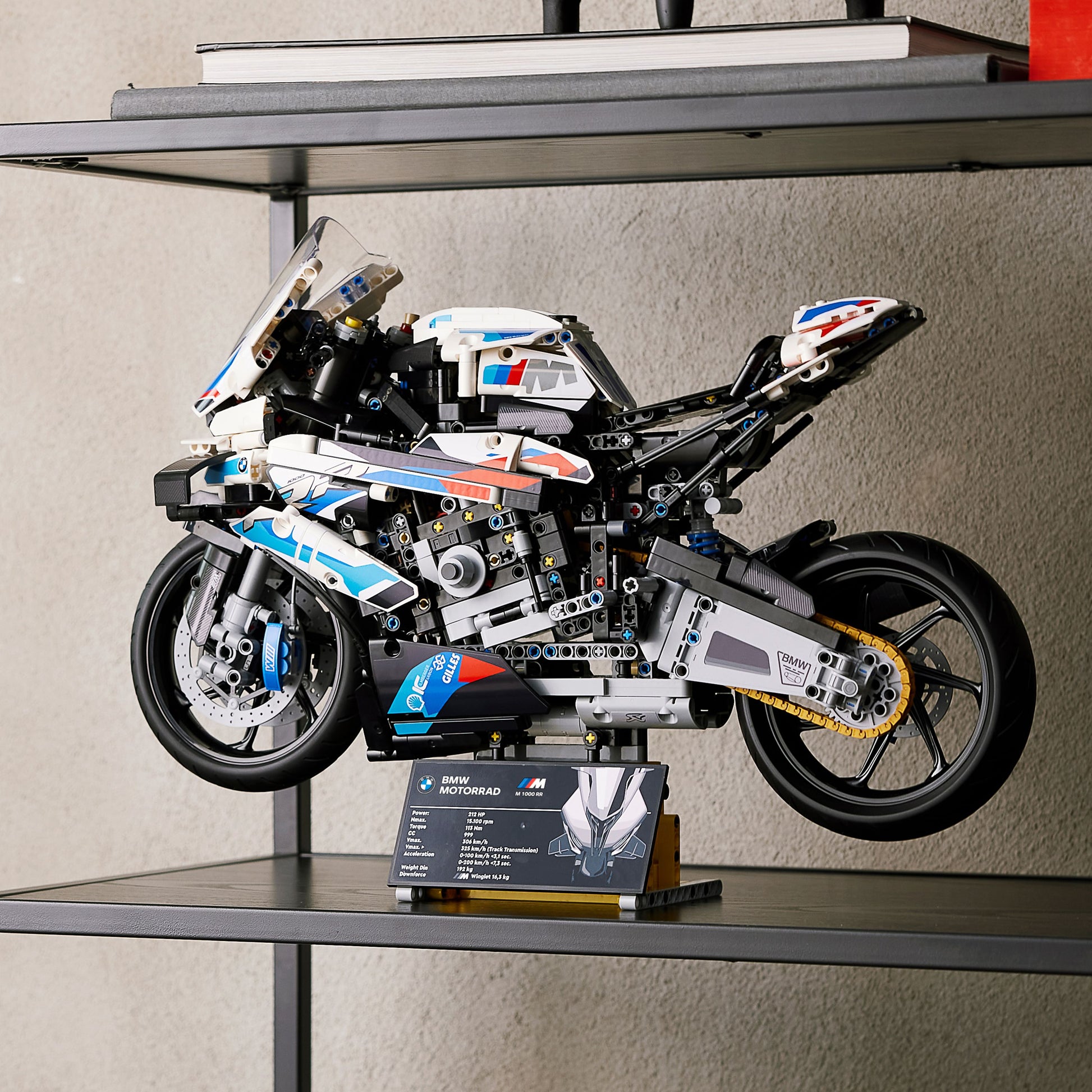 مجموعة نموذج الدراجة النارية BMW M 1000 RR من LEGO® Technic (1925 قطعة)