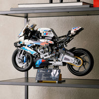 مجموعة نموذج الدراجة النارية BMW M 1000 RR من LEGO® Technic (1925 قطعة)
