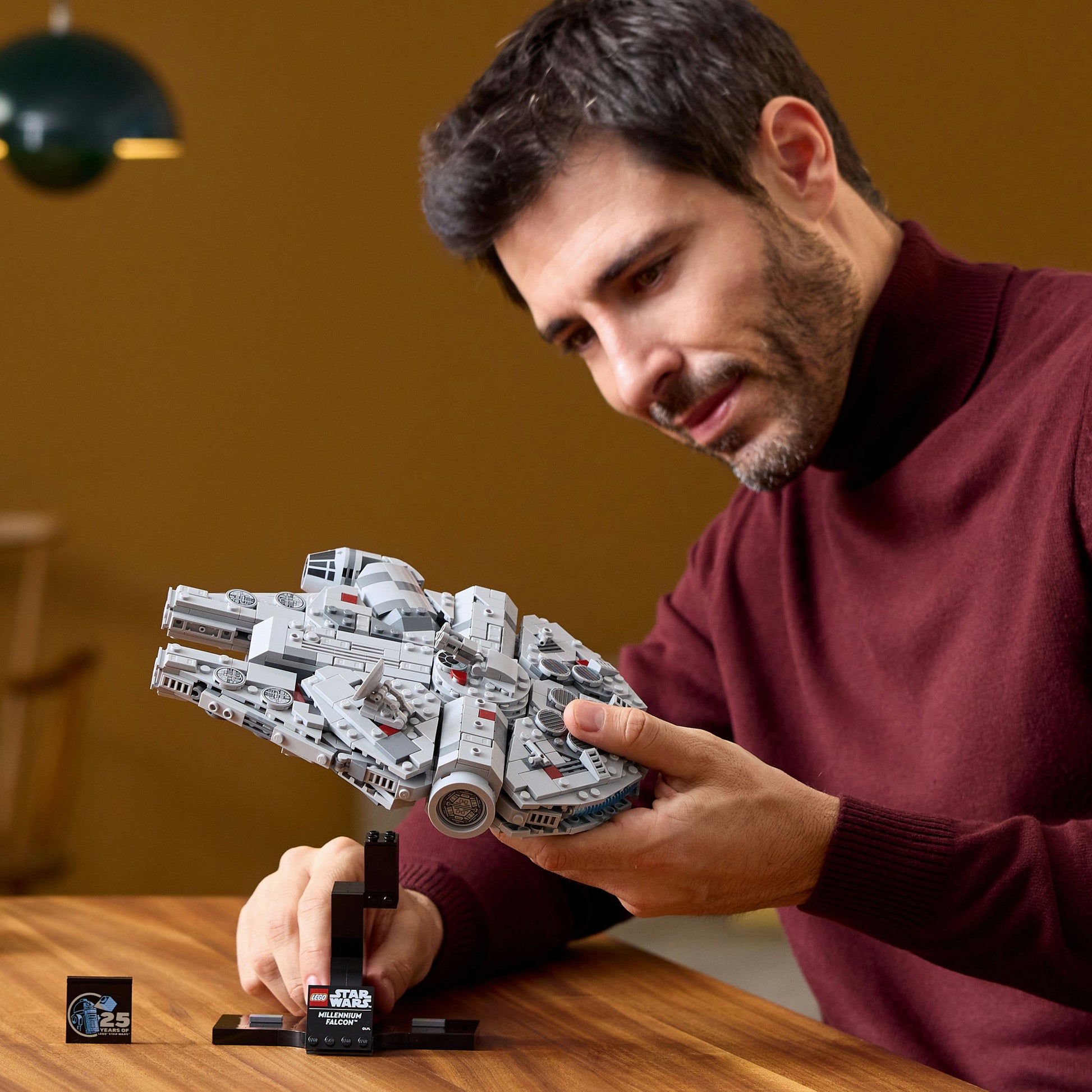 مجموعة ميلينيوم فالكون™ 75375 من ™LEGO® Star Wars