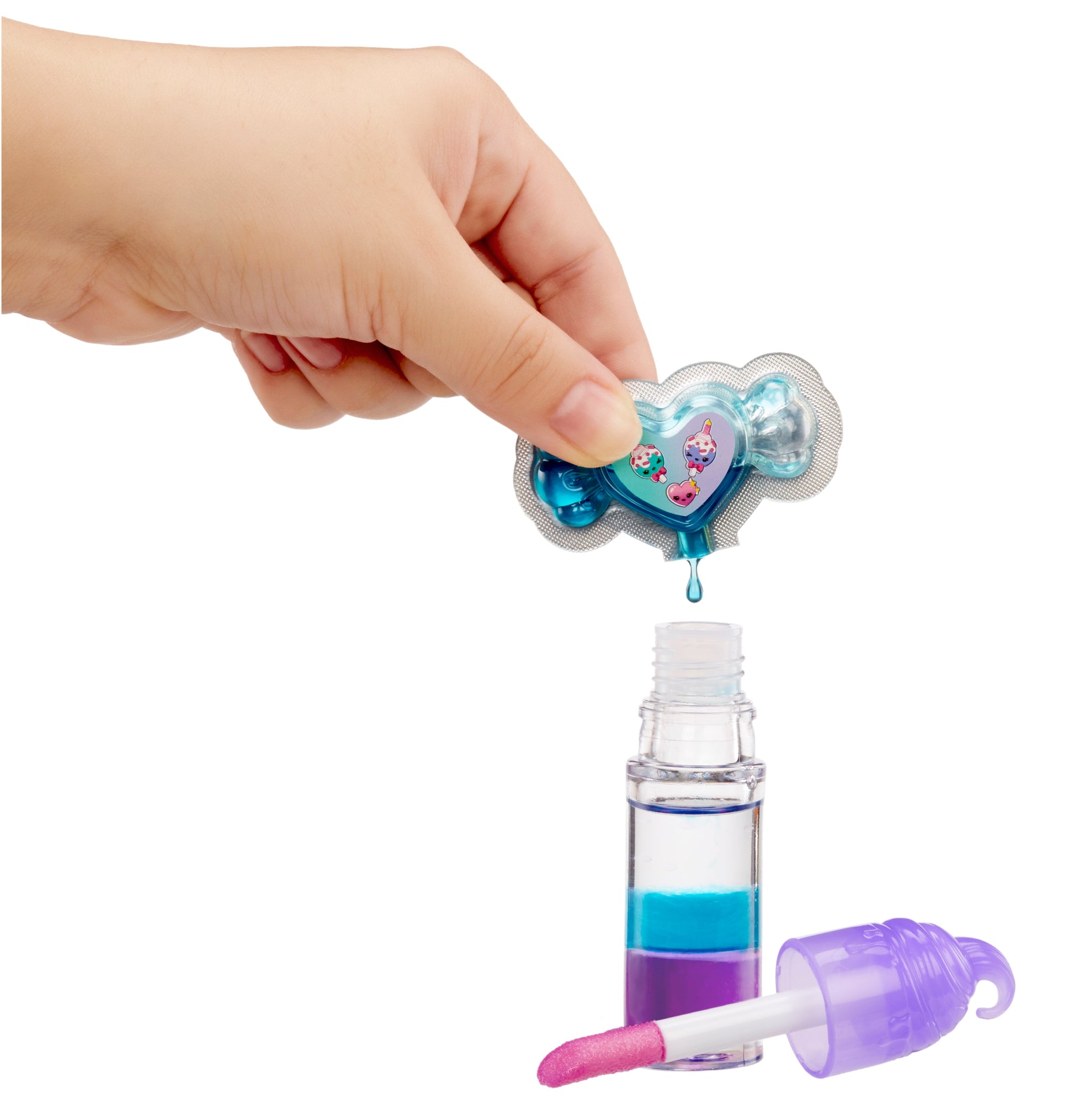 Yummiland Lip Gloss Doll: Mystery Color Change - Carly Cakepop